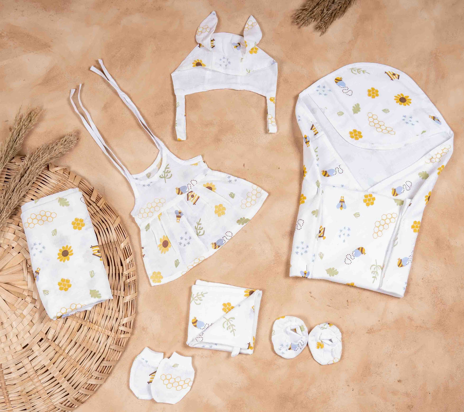 Busy Bee - New Born Gift Set
